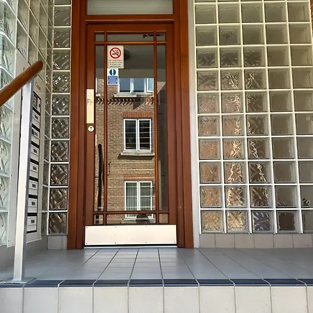 Modern With Free Parking. Located In York's Historical Building Apartment *