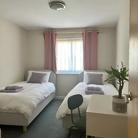 Modern With Free Parking. Located In York's Historical Building *