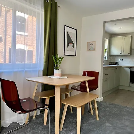 דירה Modern With Free Parking. Located In York's Historical Building